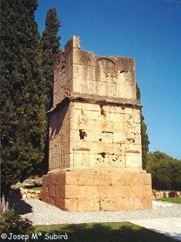 Torre de los Escipiones (foto de Josep Mª Subirà)